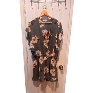 Umgee Womens Shorts Romper Jumpsuit Size Small Gray White Floral Short Sleeve XL